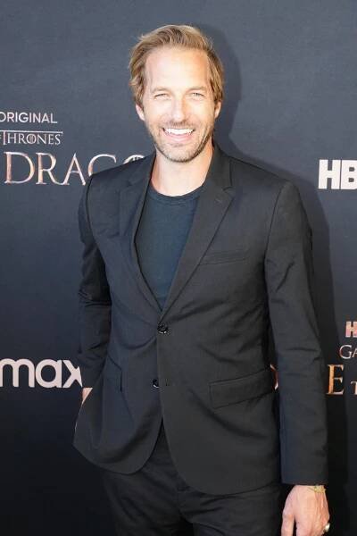 Ryan Hansen - Rod Draka - Série 1 - Z akcí