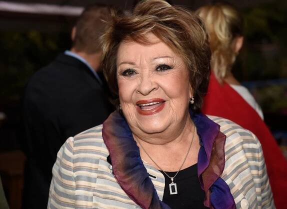 Mladá Jiřina Bohdalová byla typickou hollywoodskou kráskou: Není divu, že byla tak žádaná. Podívejte na její fotku z mládí a pochopíte