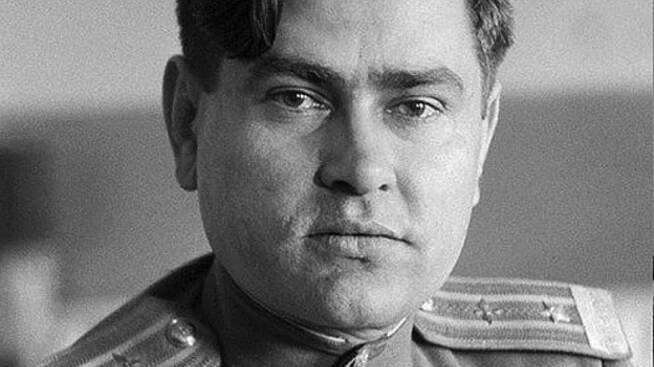Neohrožený pilot Maresjev létal i po amputaci nohou. Aby si zachránil život, 18 dnů se plazil sněhem - Médium.cz