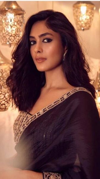 Mrunal Thakur’s captivating looks in a saree