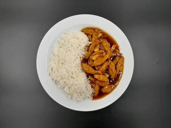 Kung Pao ze sójového masa - rýže Basmati