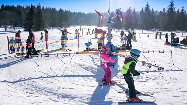Lyžařská škola a dětský ski park v provozu