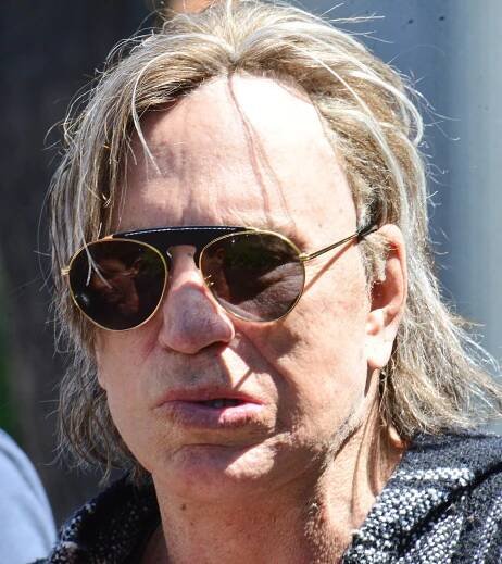 Mickey Rourke soutěží v Big Brotherovi: A rovnou v nové paruce! Líbí?