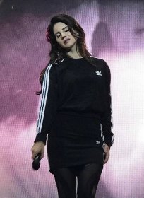 Súbor:Lana Del Rey at Flow Festival 2017 (5) (cropped).jpg – Wikipédia