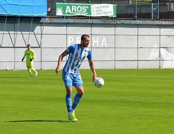 FORTUNA ČFL, skupina A (30. kolo): FK Admira Praha - TJ Jiskra Domažlice (na snímku fotbalisté v modrých dresech) 0:2 (0:1).
