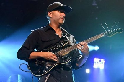 Rage Against the Machine guitarist Tom Morello accidentally tackled by security during show