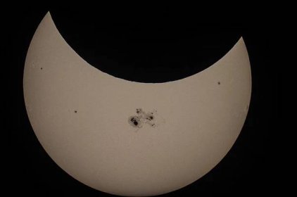 San Jose, California, 21:26 UTC. The eclipse coincided with giant sunspot region 2192, the largest seen in 24 years.[3]