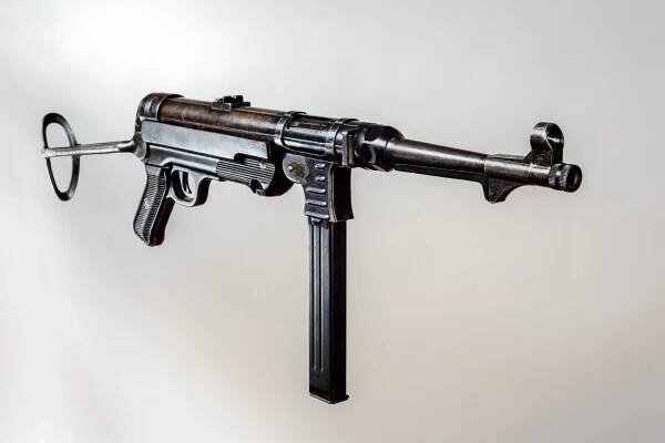 MP 40 | Témata