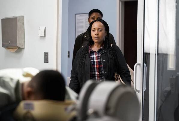 Black Lightning - Kniha tajemství: 1. kapitola: Marnotratný syn - Z filmu - Erika Alexander