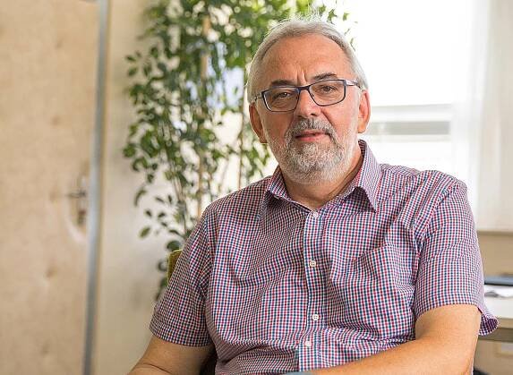 Dlouhý covid dokáže i „vyklovat mozek“, nese s sebou další vážné problémy, říká biochemik Grubhoffer