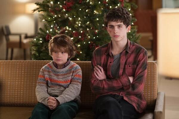 Maxwell Simkins, Timothée Chalamet - Trable o Vánocích - Z filmu