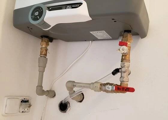 Připojení elektrického bojleru k vodě