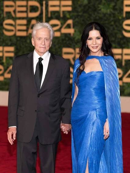 Michael Douglas and Catherine Zeta-Jones holding hands on the red carpet
