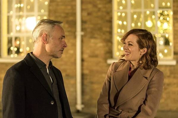 Humans - Epizoda 3 - Z filmu - Mark Bonnar, Katherine Parkinson