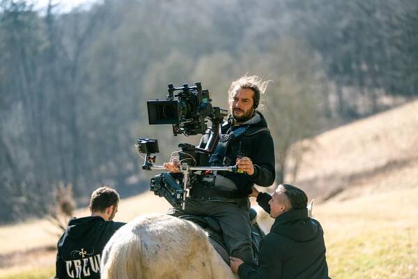 Shooting_on_horseback