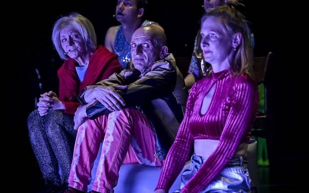#27 – Festivalový zpravodaj THEATROCÉN: Sexuální výchova, Teatr Współczesny w Szczecinie / recenze - Festival Divadelní svět Brno 2023 / 13. 5. – 27. 5. 2023