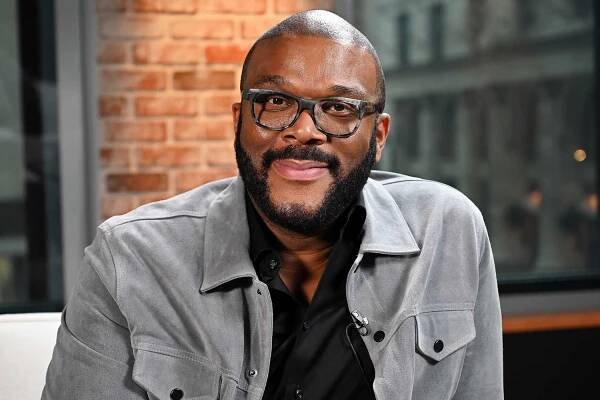 Tyler Perry Pays for All Groceries for the Elderly at 73 Stores Amid Coronavirus Pandemic