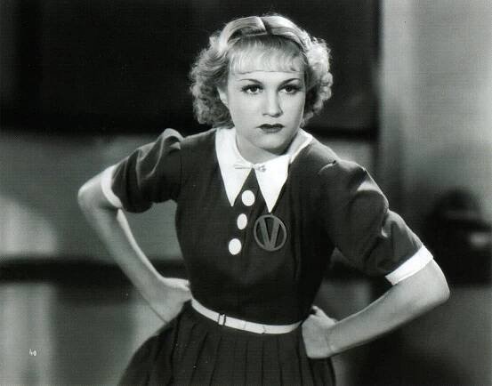 Děvčata, nedejte se! (1937)
