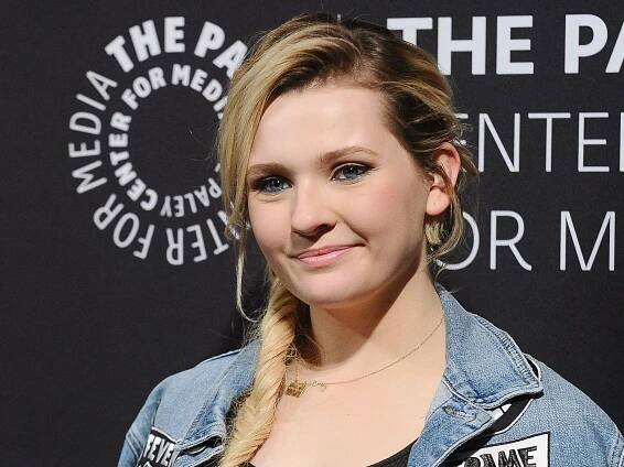 Abigail Breslin Describes Her PTSD "Episodes" to Raise Awareness of the Effects of Domestic Violence