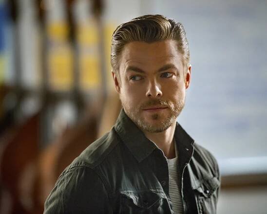 Muzikál ze střední: Seriál - Exkurze - Z filmu - Derek Hough