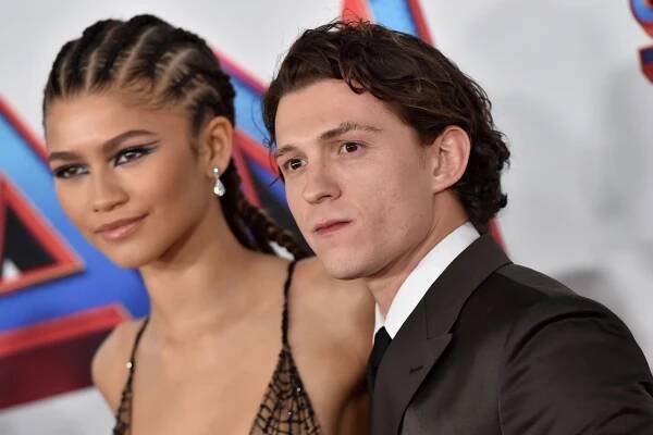 Tom Holland Flew Commercial for 4,350 Miles to Visit Zendaya Amid Celebrity Private Jet Drama