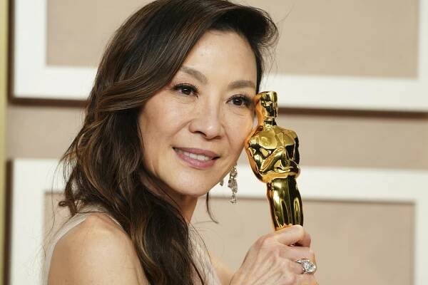 Michelle Yeoh bola roky kráľovnou bojových filmov, na vrchol Hollywoodu sa prebojovala v šesťdesiatke. Herečka...