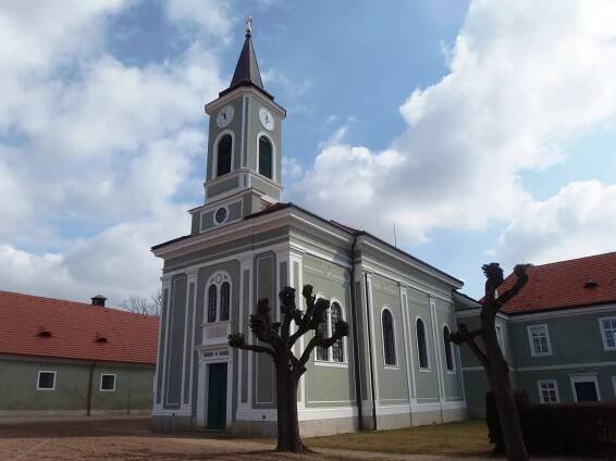Kostel svatého Václava a Leopolda (Kladruby nad Labem)