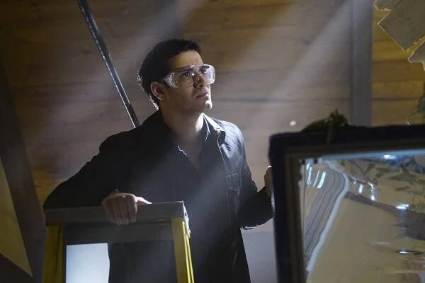 Tým Škorpion - Don't Burst My Bubble - Z filmu - Elyes Gabel