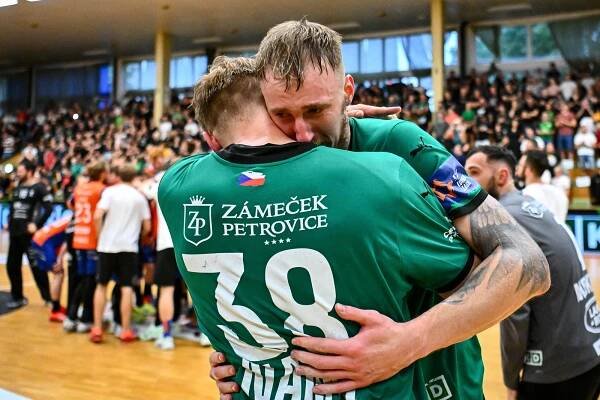 Strhující drama v Karviné. Házenkářský titul vybojoval v dunivém kotli Baník