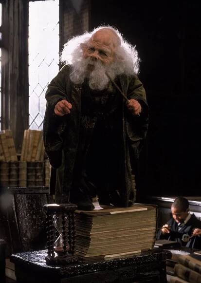 FOTO: Herec Warwick Davis v Harry Potterovi. – stránka 23