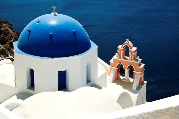 Santorini: Nejkrásnější západy slunce na planetě a unikátní pláže s černým pískem