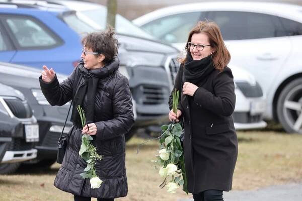 Pohřeb Heleny Zeťové (†44): Nad rakví v kostele se loučili Kerndlová, Mareš či Baroš