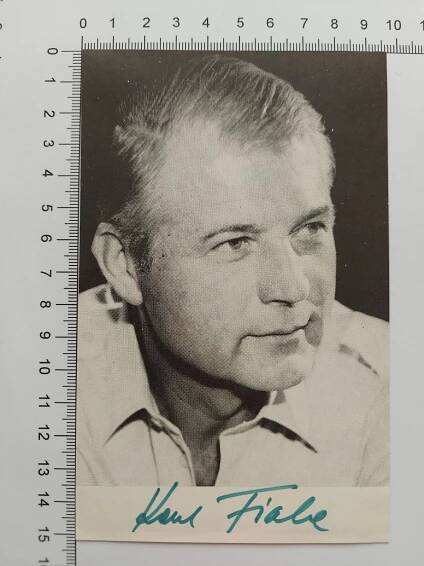Karel Fiala - originální autogram na fotografii (tenký papír) - Ostatní sběratelské předměty