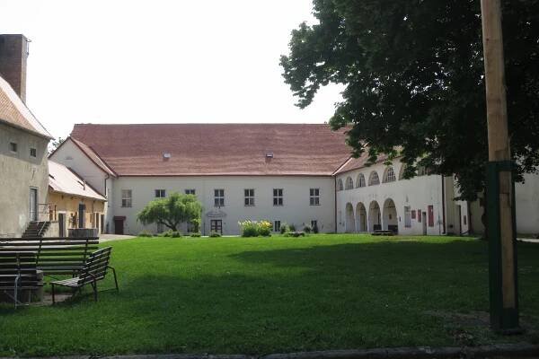 Soubor:Budeč Chateau in Budeč, Jindřichův Hradec District.JPG – Wikipedie