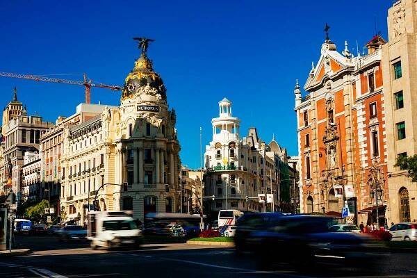 Tapas, Spanish wine, chocolate and art in Madrid
