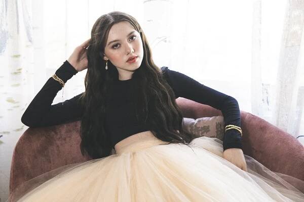Violet McGraw Is All Grown Up—and So Is Cady