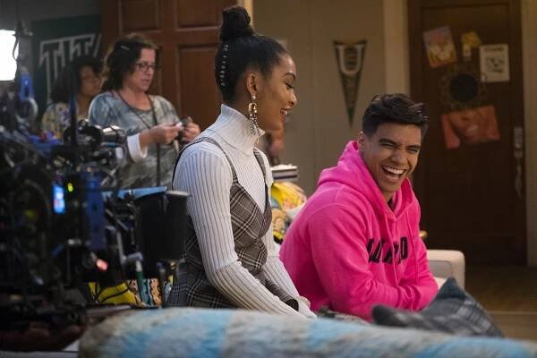 Grown-ish - V mých citech - Z natáčení - Yara Shahidi, Jordan Buhat