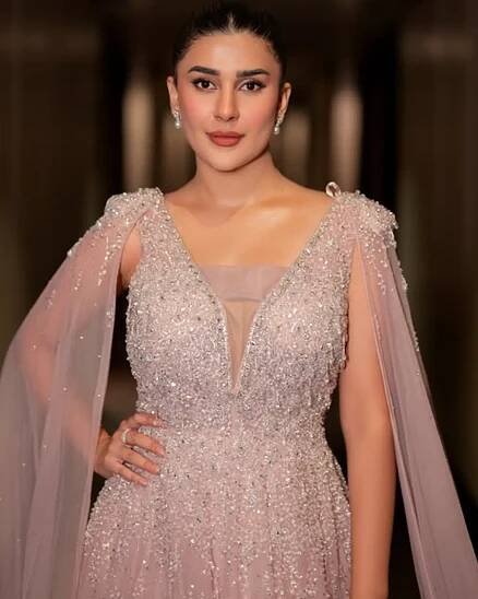Kubra Khan Pakistani Actress 