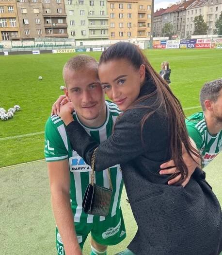 FOTO: Nikola chodila pravidelně do Ďolíčku podporovat svého partnera. – stránka 33