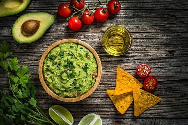 Guacamole je skvělý pokrm na letní párty.