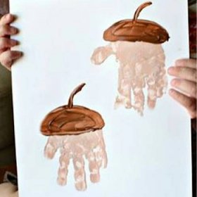 25 Precious Handprint Crafts for Toddlers – Page 2 – Play Ideas Acorn Craft, Acorn Crafts, Crafts For Kids To Make