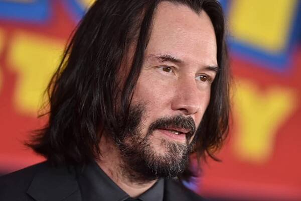 Keanu Reeves Was Unaware of His Most Important Role as the Internet’s Boyfriend