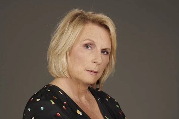 Cizinec - Promo - Jennifer Saunders