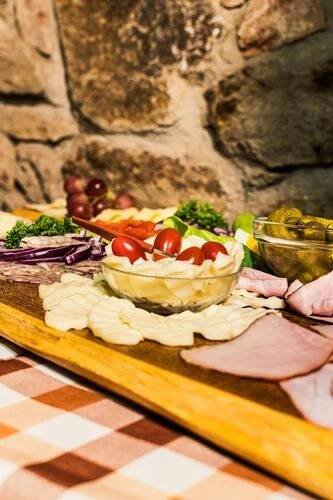Středověká hostina - Hodování pro rytíře za 1 679 Kč Hnanice Osada havranů • Firmy.cz