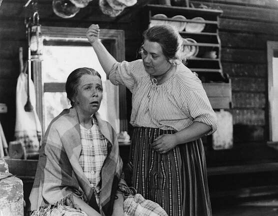 Rita Polster, Ritva Valkama - Za spičkami - Z filmu