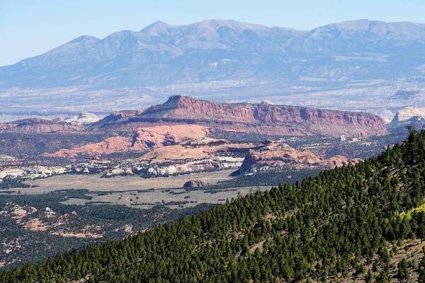 Pohled na část národního parku Capitol Reef