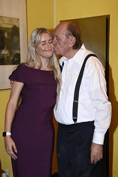 František Janeček otevřeně o zdraví a plánech: Na Plese upírů zářila i jeho dcera. Emily (17) roste do krásy