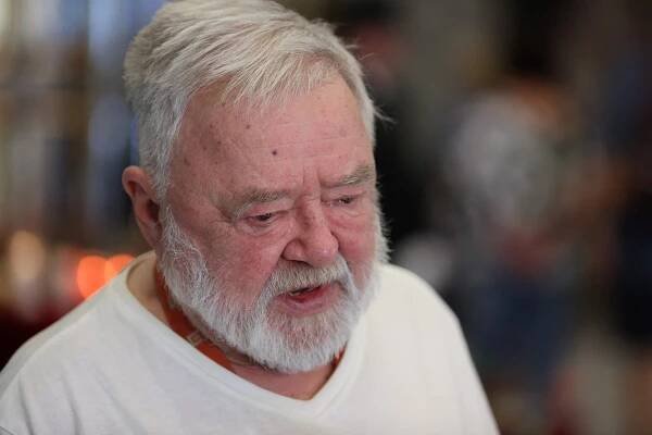 Hvězdy se loučily s Karlem Heřmánkem (†76): Desítky zdrcených vzkazů do nebe!