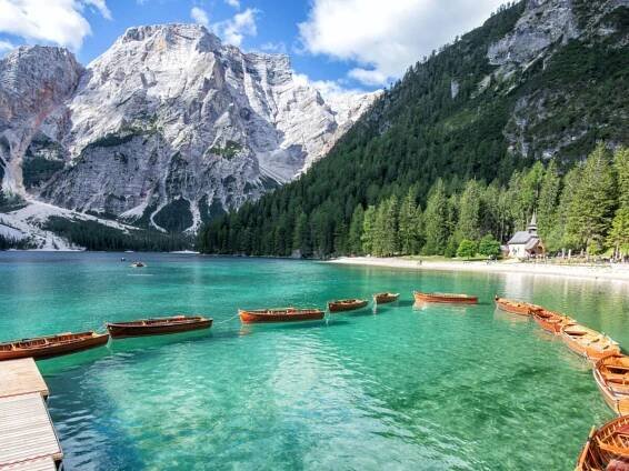 Exactly How to Visit Lago di Braies in 2025 (Photos & Helpful Tips)