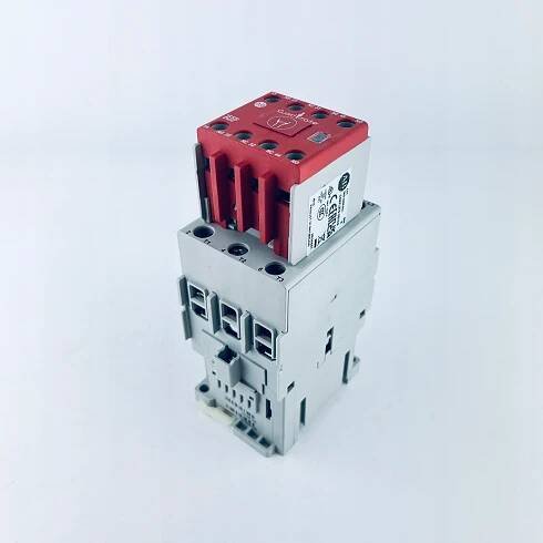 ALLEN-BRADLEY 100S-C55EJ22C B BEZPEČNOSTNÍ STYKAČ 100-C55E*00 85A !! - Allegro